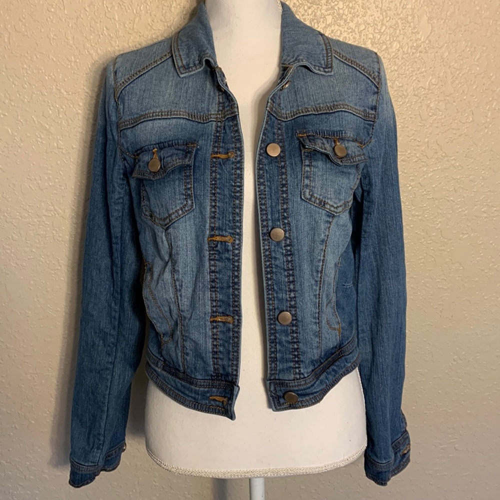 Hinge Women’s Jean Jacket